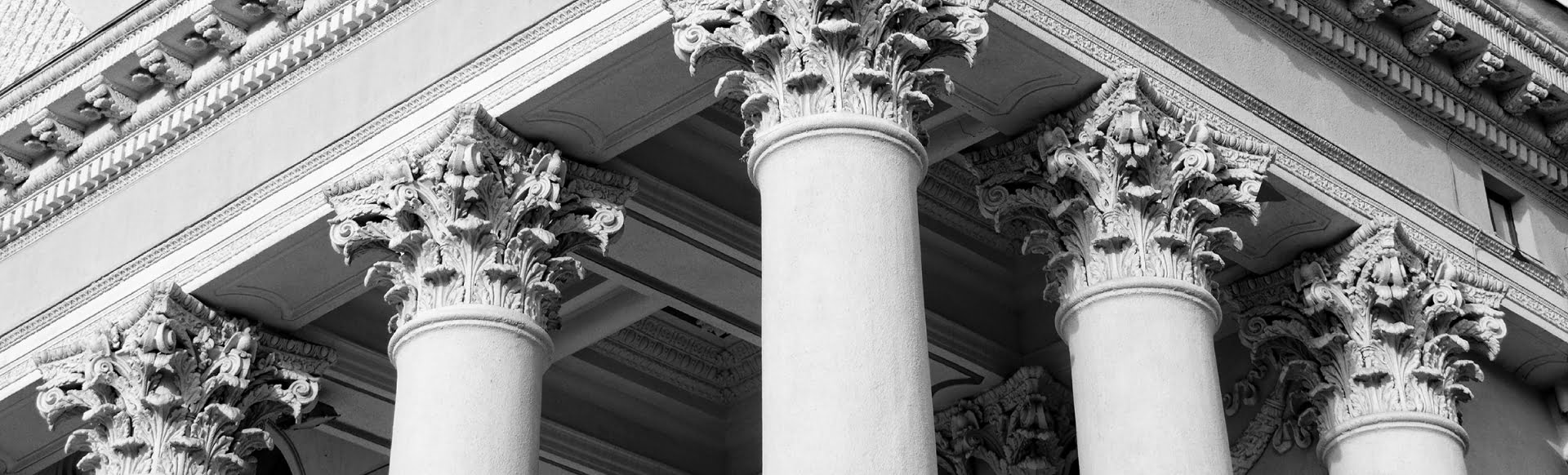 classic design on building pillars typical of a courthouse